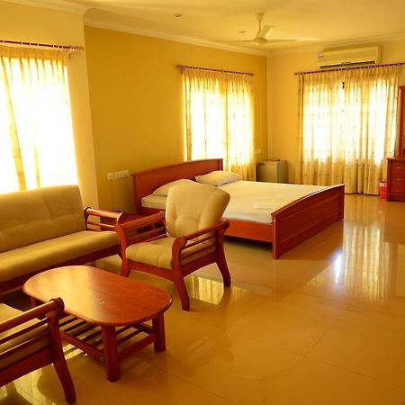 Mascot Paradise City Hotel Tellicherry Buitenkant foto