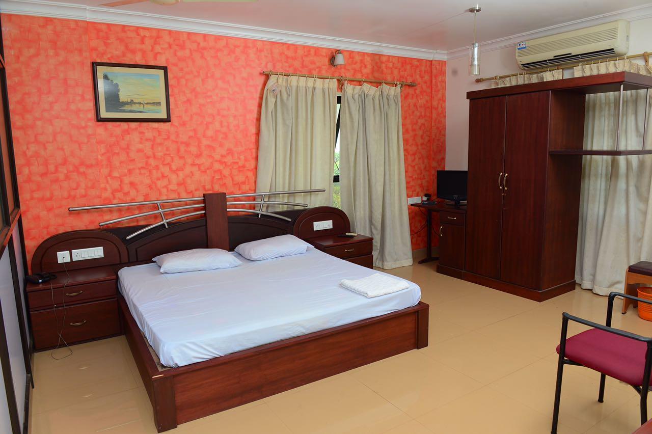 Mascot Paradise City Hotel Tellicherry Buitenkant foto